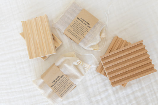 draining soap dishes in alder wood and pine wood.